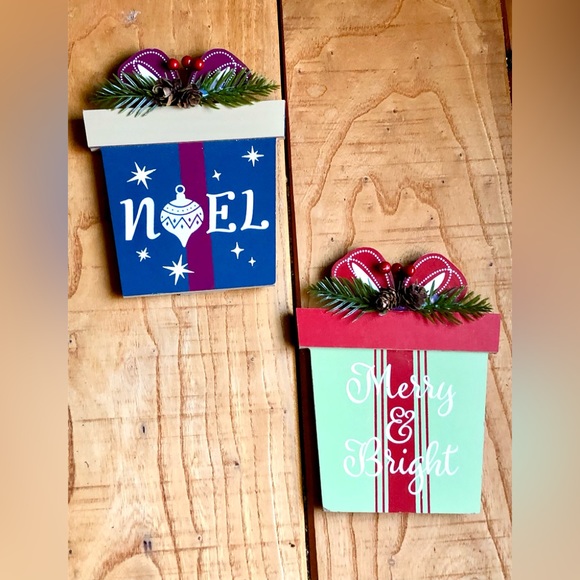 Christmas Gift Box Tabletop Decor w/ Pine Cones and Berries Bundle 2 Merry Noel - Picture 2 of 4